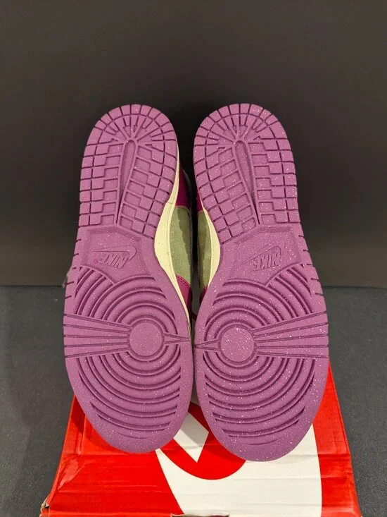 WMNS Nike Dunk High - Sz 9W - Dynamic Berry / Grand Purple Heather - Picture 2 of 7